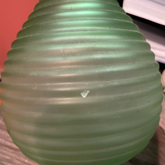 COPY: Vintage Uranium Glass Vase Frigidaire Green Satin Ribbed bottle, 9”, 1930s - Picture 4 of 4